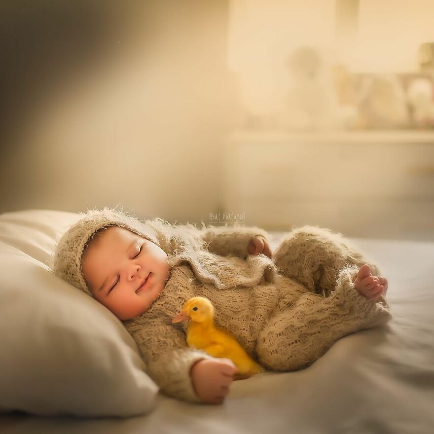 This Photographer Photographs Children In Tender Moments With Animals, And The Images Are Very Cute (New Pics)