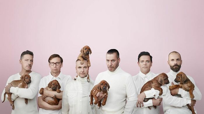 20 Celebridades que son totalmente distintas entre bastidores