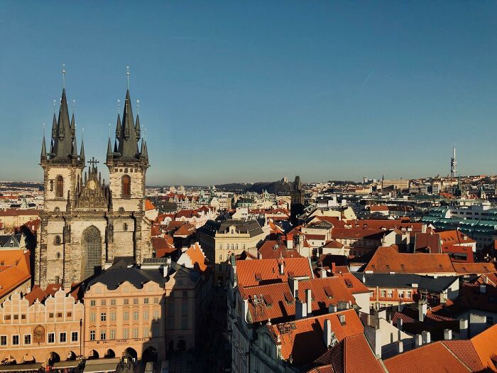 30 Non-Americans Share How They Spot American Tourists From A Mile Away