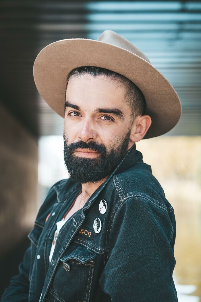 30 Non-Americans Share How They Spot American Tourists From A Mile Away