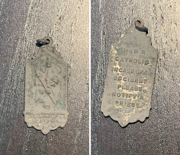 Acabo de comprar una casa antigua (1913) y estoy trabajando en poner un patio. Casi terminamos de cavar y encontramos esto junto con algunos huesos dispersos