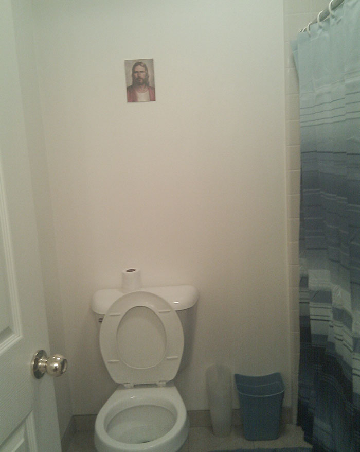 I Just Moved Into A New Apartment, And When I Walked Into The Bathroom I Saw This