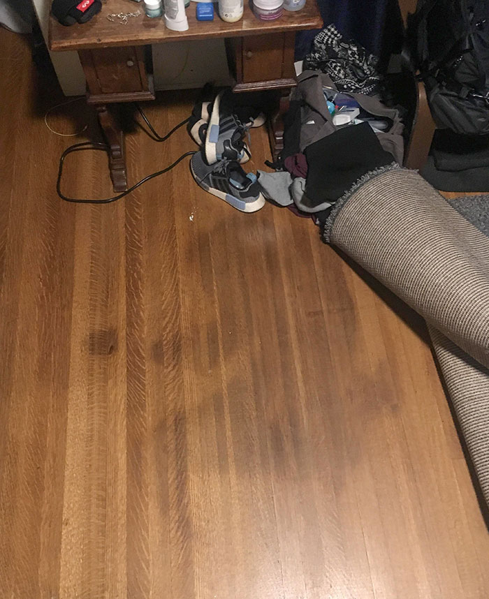 Mi amigo acaba de comprar una casa nueva y me ha enseñado dónde encontraron al ex propietario