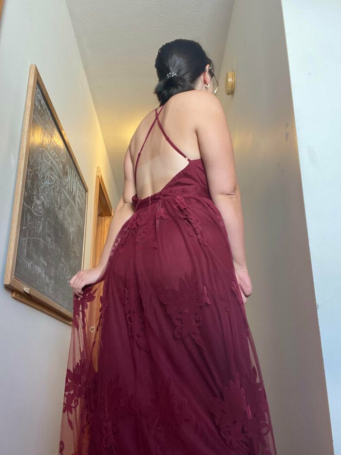 I Found This $90 Dress In Perfect Condition In An Apartment Dumpster. It Has No Damage, Rips, Or Stains And Is In My Exact Size And One Of My Favorite Colors. The Dumpster Gods Smiled Upon Me Apparently. I Need An Occasion To Wear It To