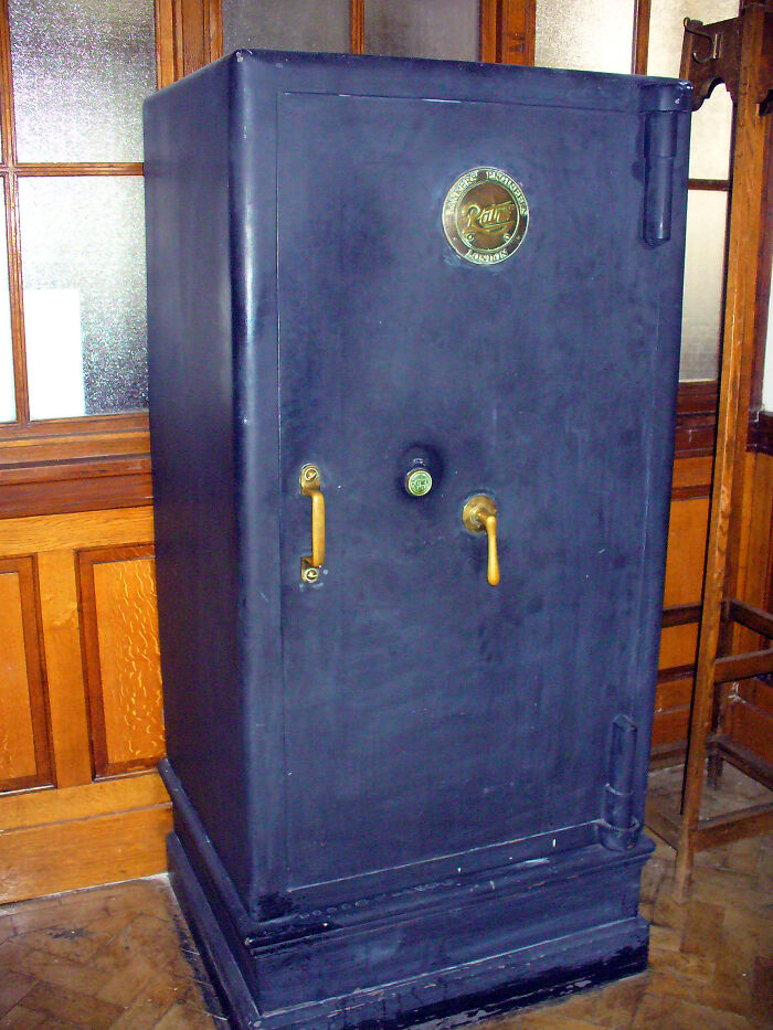 Former-Burglars-Share-Tips-To-Avoid-Being-Robbed