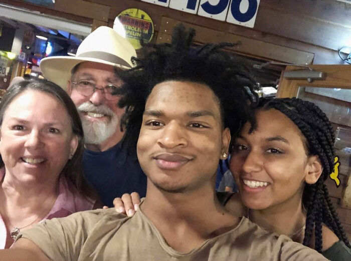 Grandma And A Stranger Who She Accidentally Invited To Thanksgiving Share Their 6th Celebration Together Grandma And A Stranger Who She Accidentally Invited To Thanksgiving Share Their 6th Celebration Together