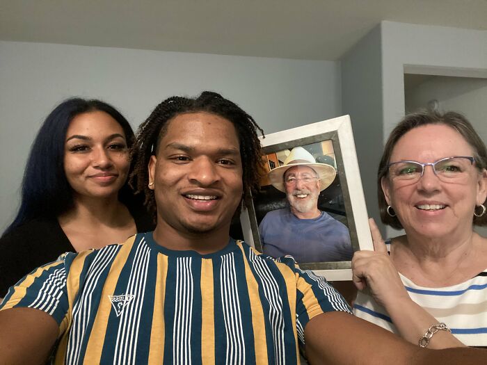 Grandma And A Stranger Who She Accidentally Invited To Thanksgiving Share Their 6th Celebration Together Grandma And A Stranger Who She Accidentally Invited To Thanksgiving Share Their 6th Celebration Together