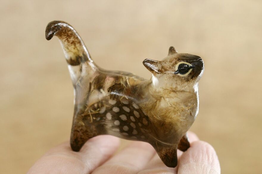 My Studio Makes Transparent Animal Sculptures With Pieces Of Nature Inside My Studio Makes Transparent Animal Sculptures With Pieces Of Nature Inside