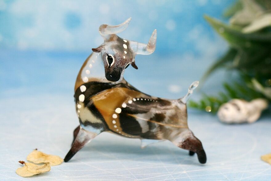 My Studio Makes Transparent Animal Sculptures With Pieces Of Nature Inside My Studio Makes Transparent Animal Sculptures With Pieces Of Nature Inside