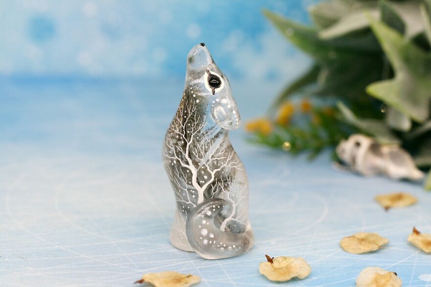 My Studio Makes Transparent Animal Sculptures With Pieces Of Nature Inside My Studio Makes Transparent Animal Sculptures With Pieces Of Nature Inside