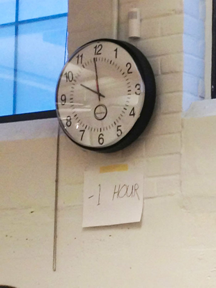 Perezosa puesta en hora del reloj