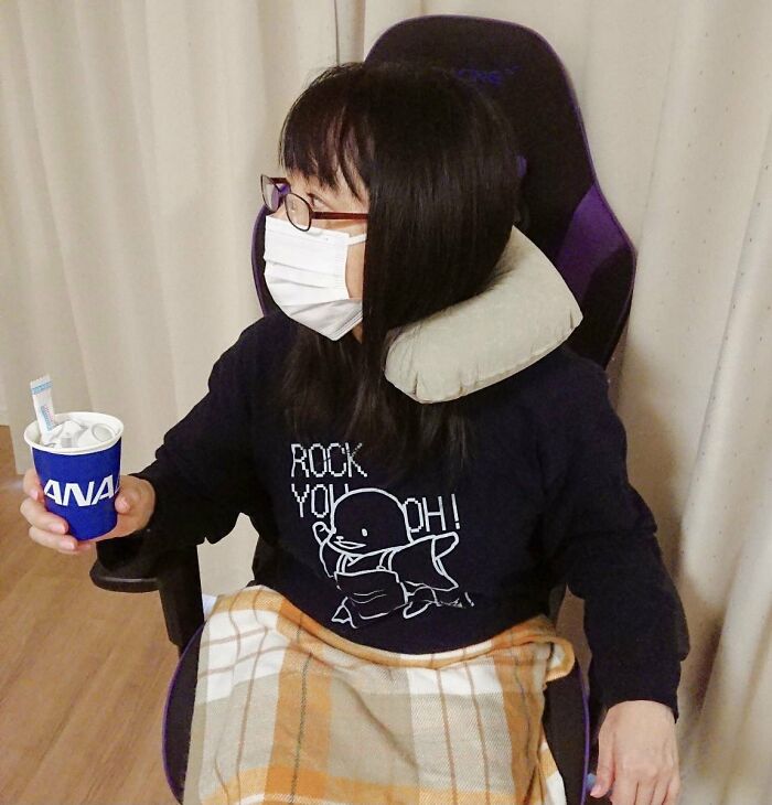 That One Person Who Lost The Right Timing To Throw Their Trash Away On A Plane