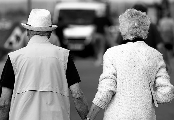 30 Heartwarming Stories About How People Met Their Partners After 30