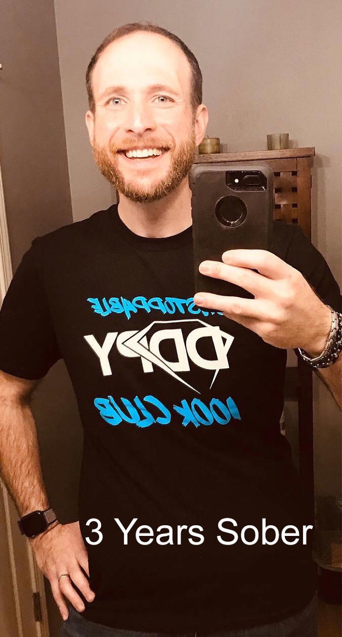 Guy Gives Up Alcohol And Transforms His Life, Here's His Progress After 5 Years