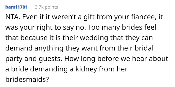 Bridesmaid Asks People Online For Their Take On If She Was Wrong For Refusing To Swap Necklaces With The Bride