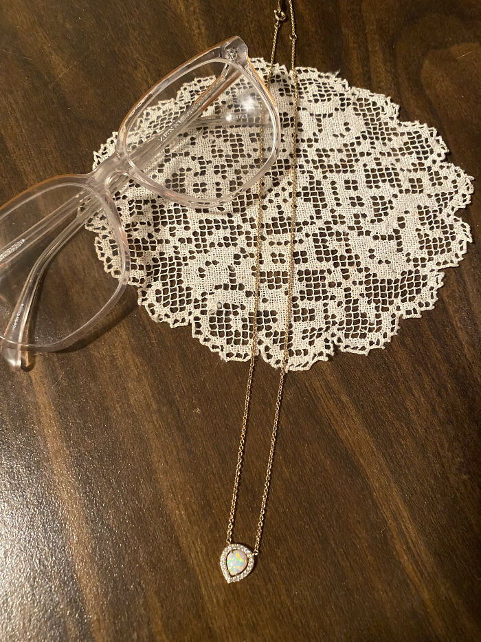 Bridesmaid Asks People Online For Their Take On If She Was Wrong For Refusing To Swap Necklaces With The Bride