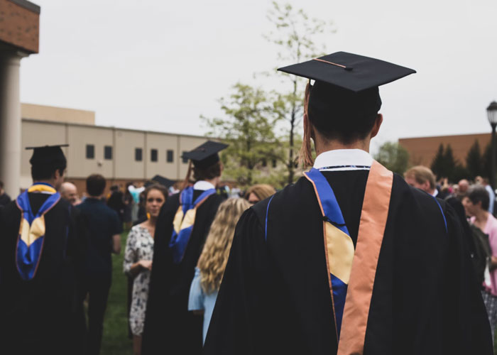 People Who Grew Up Poor Share The Subtle Signs That Show A Person Is Rich (30 Answers)