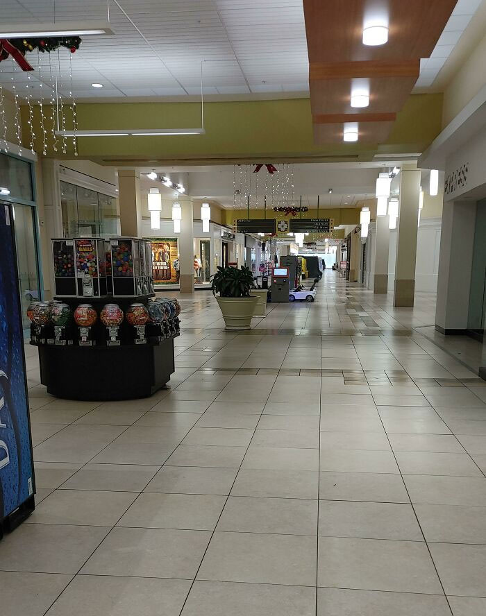 The Death Of The American Mall. This Was Friday Night. In The 90s This Would've Been Packed