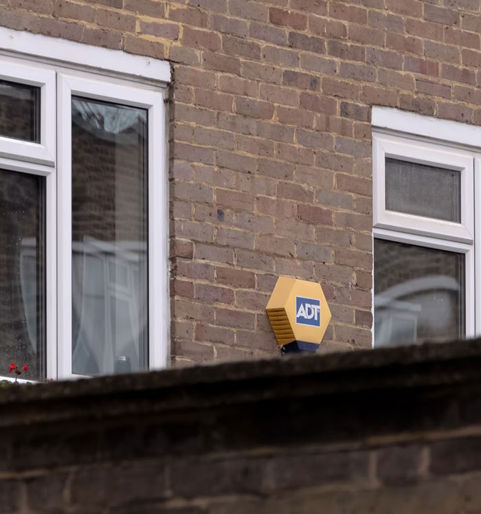 30 Ex-Burglars Reveal The Signs Of Your Home Being Targeted And How To Avoid It