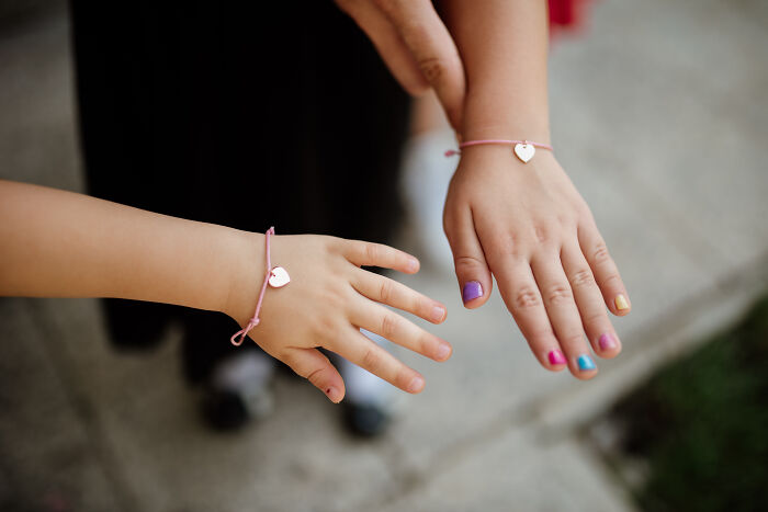 Avoiding Strangers Giving Free Stuff In Italy