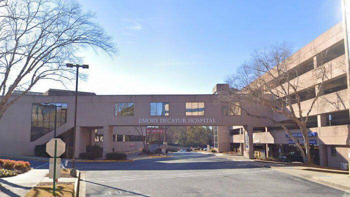 A Woman Gets Charged $700 For Coming To An ER And Sitting There For 7 Hours But Not Getting Any Treatment, Others Share Similar Stories