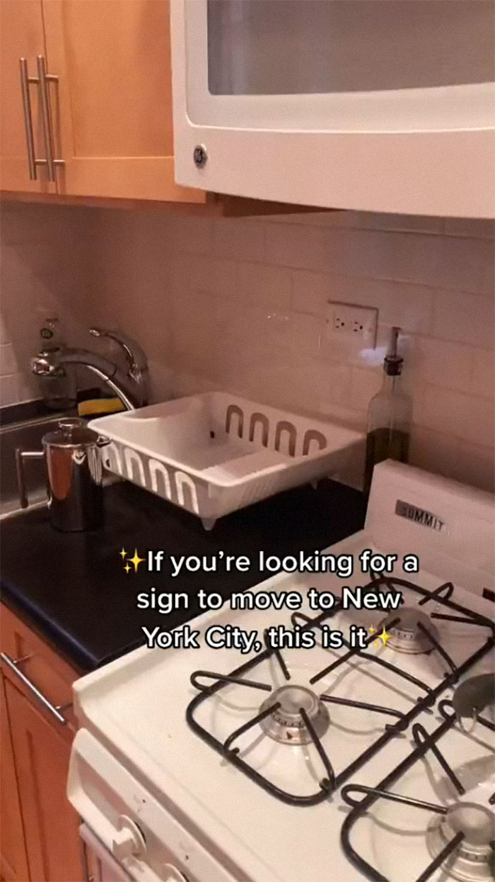 Woman Rents An Apartment In New York For $1,575, Is Shocked After Moving In By The Awful View From Her Only Window Woman Rents An Apartment In New York For $1,575, Is Shocked After Moving In By The Awful View From Her Only Window