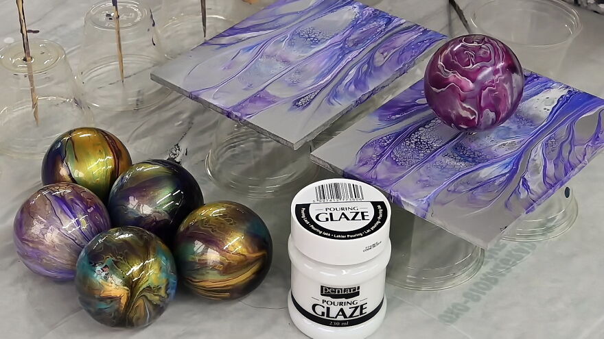 How To Seal Christmas Ornaments And Acrylic Pour Painting ~ DIY Christmas Baubles With Glue