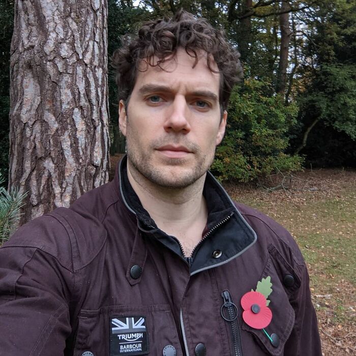 30 Well-Known People Described By Folks Who Supposedly Knew Them From School And Other Places