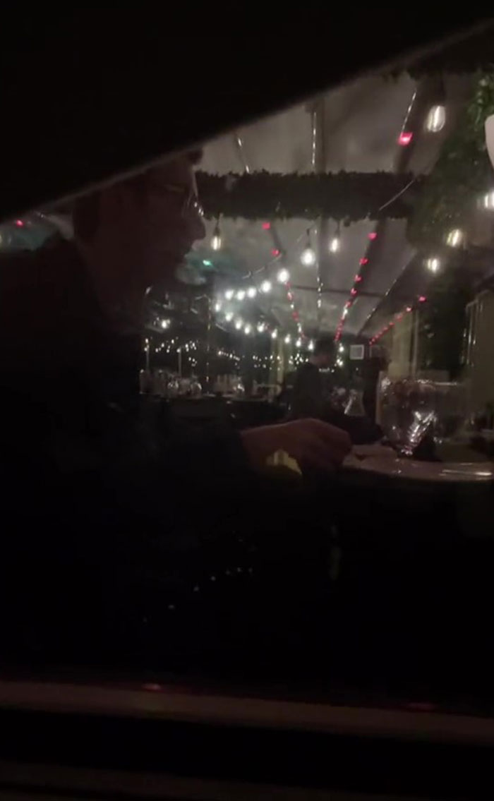 Lady Shows Tiktok How She Settled In An AirBnB Only To Discover Her Window Was A One-Way Mirror Into A Restaurant Lady Shows Tiktok How She Settled In An AirBnB Only To Discover Her Window Was A One-Way Mirror Into A Restaurant