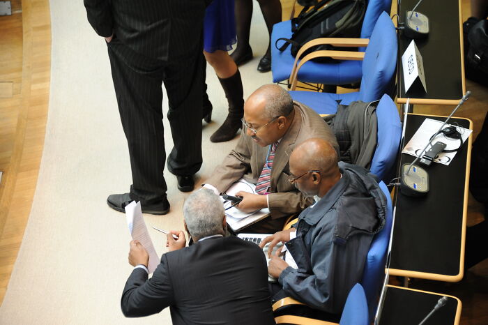 20 Señales sutiles de que alguien es en realidad bastante inteligente