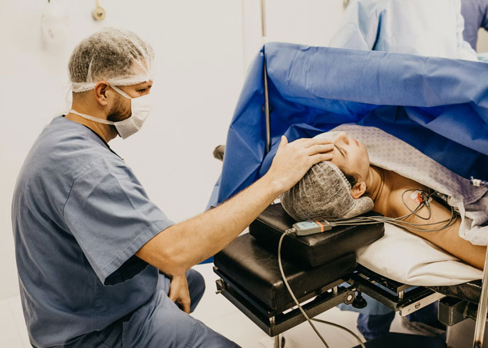 35 People Share The Wildest Things They Witnessed In The Baby Delivery Room