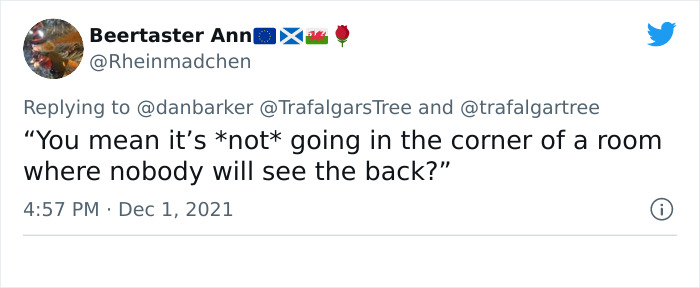 Brits Can&rsquo;t Contain Their Laughter After Norway Sent Them Their Special Christmas Tree (24 Reactions)