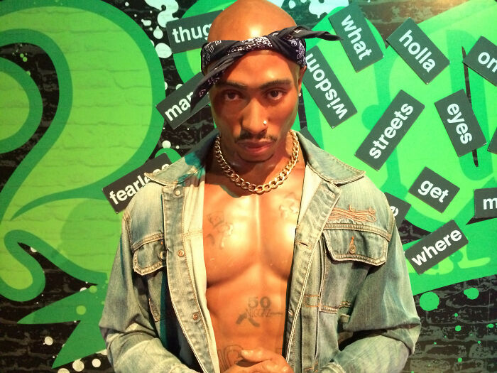 30 Well-Known People Described By Folks Who Supposedly Knew Them From School And Other Places