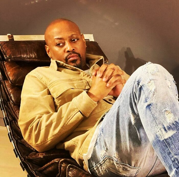 30 Well-Known People Described By Folks Who Supposedly Knew Them From School And Other Places