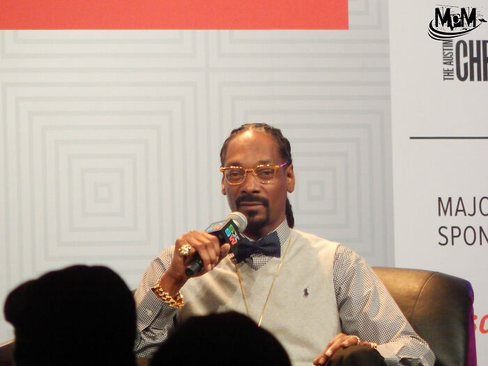 30 Well-Known People Described By Folks Who Supposedly Knew Them From School And Other Places