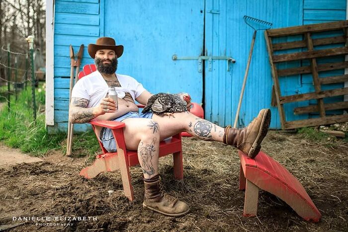 This 'Chicken Daddies' Calendar Will Make Your Day (25 Pics)