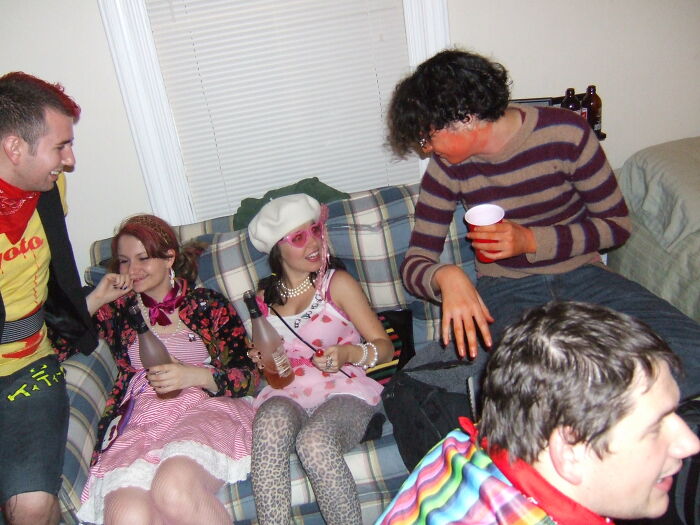 30 People Online Answer "What Are Some Of The 'Guy Code' And 'Girl Code' Unwritten Rules That You Always Follow?"