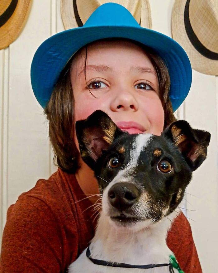 11-Year-Old Brazilian Boy Bathes Stray Dogs On Saturdays To Increase Their Chance At Being Adopted 11-Year-Old Brazilian Boy Bathes Stray Dogs On Saturdays To Increase Their Chance At Being Adopted