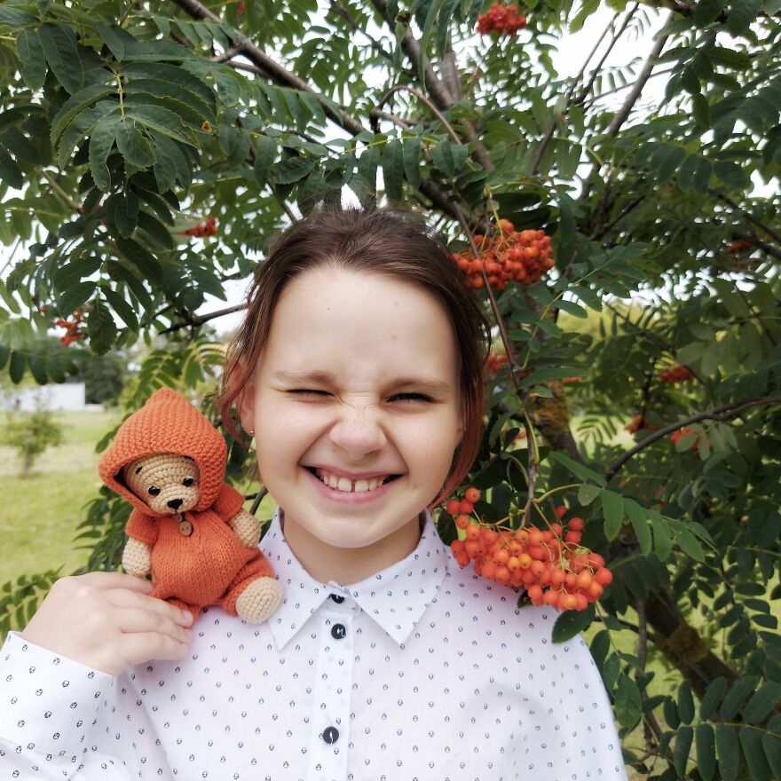 Here&rsquo;s A Crocheting And Kniting Pattern For An Adorable Teddy Bear In Outfit (Overalls) That Will Help Keep You Occupied And Brought
it Is A Joy To Someone In The Form Of A Gift For Any Occasion (Birthday, Christmas) And Even For No Reason.