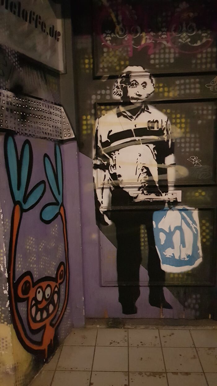 Banksy Style (Whop...)