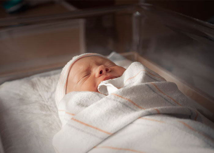 35 People Share The Wildest Things They Witnessed In The Baby Delivery Room