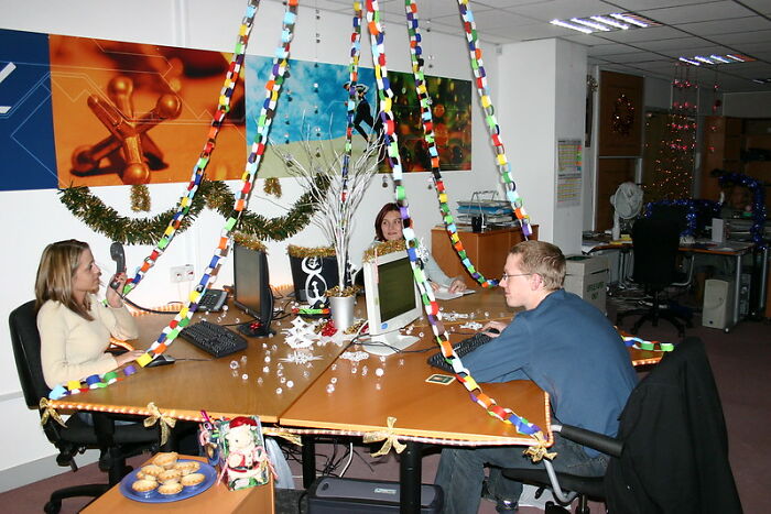 Someone In This Online Group Asked, “What’s Your ‘That’s Why I Don’t Go Home For The Holidays’ Story?” And 30 Folks Delivered