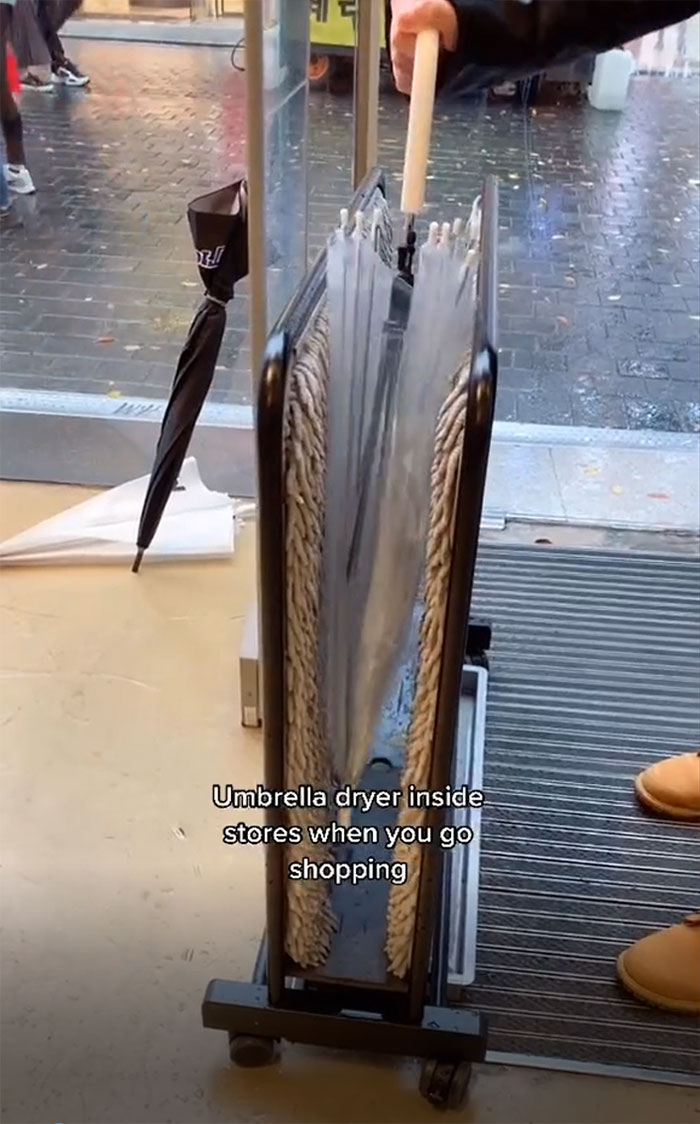 South Korean Stores Have Umbrella Dryers