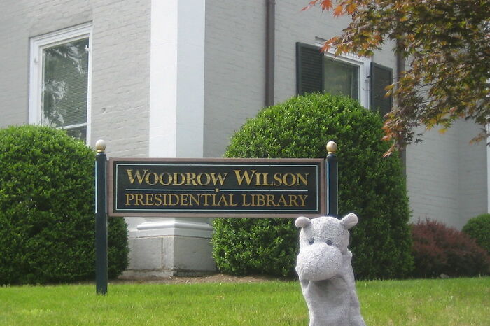 Someone In This Online Group Asked “What Is The Moment When You Realized, ‘My Teacher Is An Idiot?’” And 30 Folks Delivered