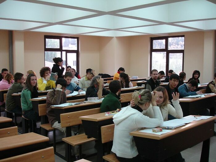 Someone In This Online Group Asked “What Is The Moment When You Realized, ‘My Teacher Is An Idiot?’” And 30 Folks Delivered