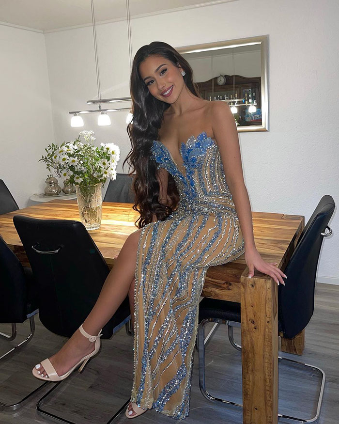 Bride Picks Out Dress For Her Friend Who Rocks It So Much That She Gets Uninvited From The Wedding