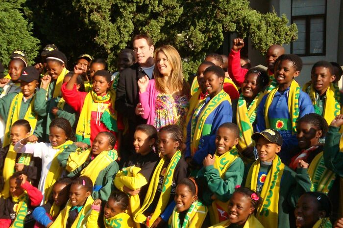 30 Well-Known People Described By Folks Who Supposedly Knew Them From School And Other Places