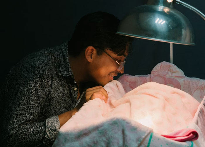 35 People Share The Wildest Things They Witnessed In The Baby Delivery Room