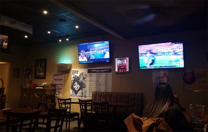 Restaurant Owner Shut Down Homophobic Karen With A Sharp Reply As She Insulted Their Waiter Who Belonged To The LGBTQ+ Community