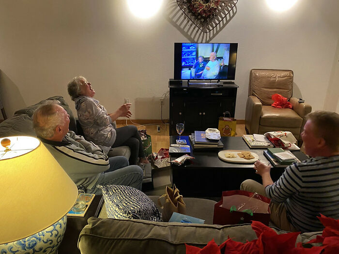 Folks In This Online Group Share 30 Things They Are Repelled By During The Christmas Season